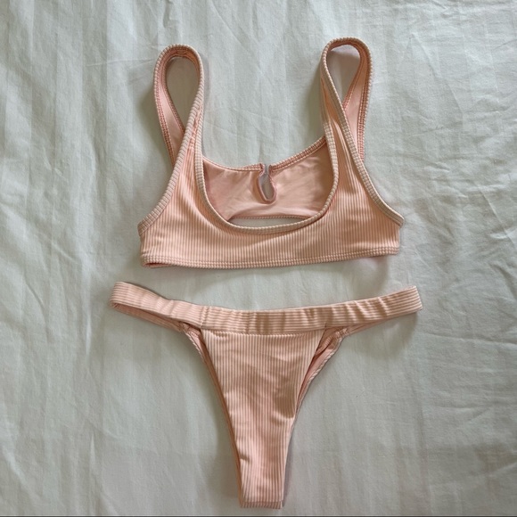 Frankie’s Bikinis set - Picture 2 of 4